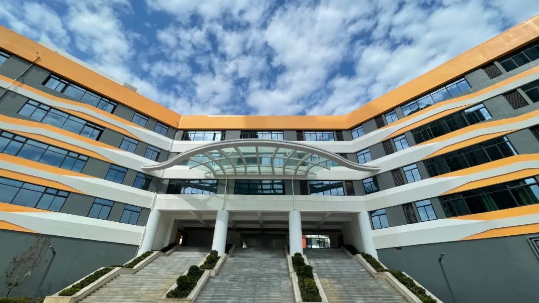 ϲ���ձ���С�W(xu��)�����p��У�����_�W(xu��)����ʢ�Ì������F(xi��n)���Z